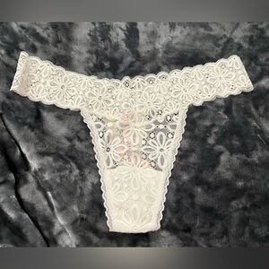 NWT Victoria’s Secret Thong/String Panty Size M Creamy White, Beautiful Lace